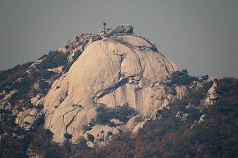 A rocky peak as seen from Bukaksan.